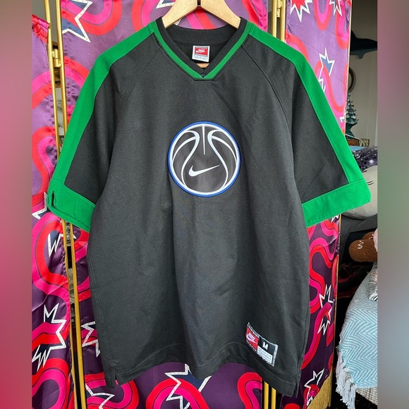 Rare Vintage Nike Basketball T-Shirt Jersey Black Green Embroidered Red Tag Team - Picture 11 of 11